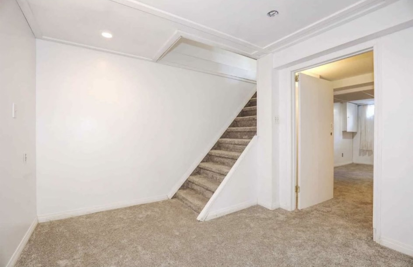 Private basement for rent - photo 4