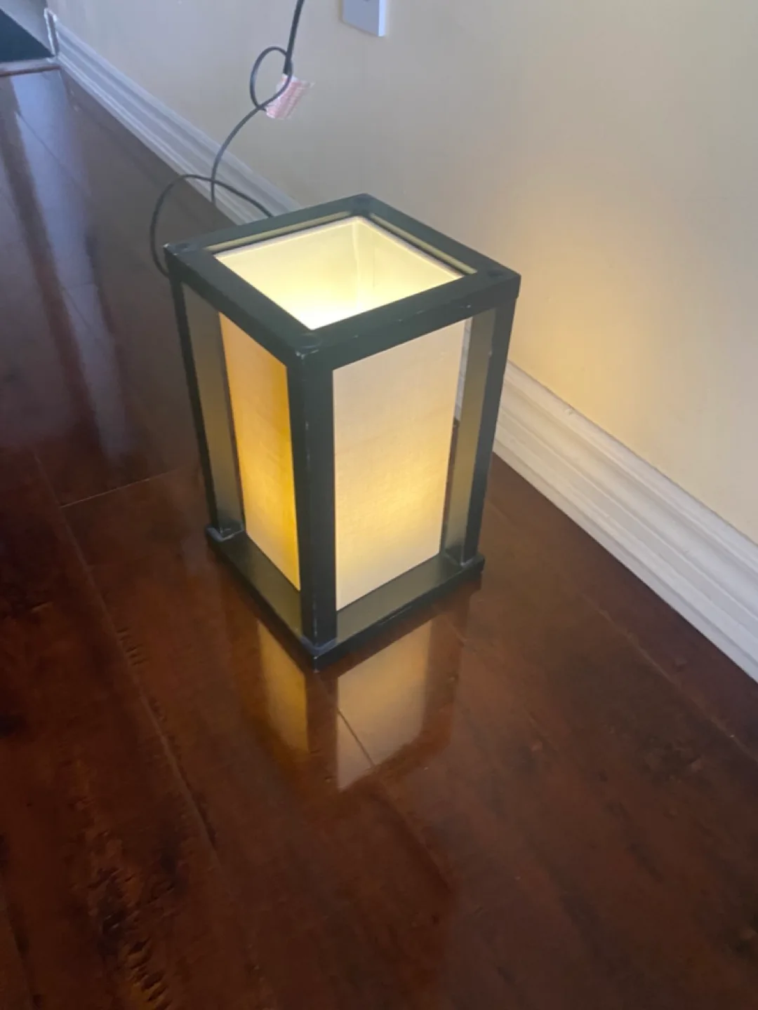 Modern Table Lamp, image indicator(3)