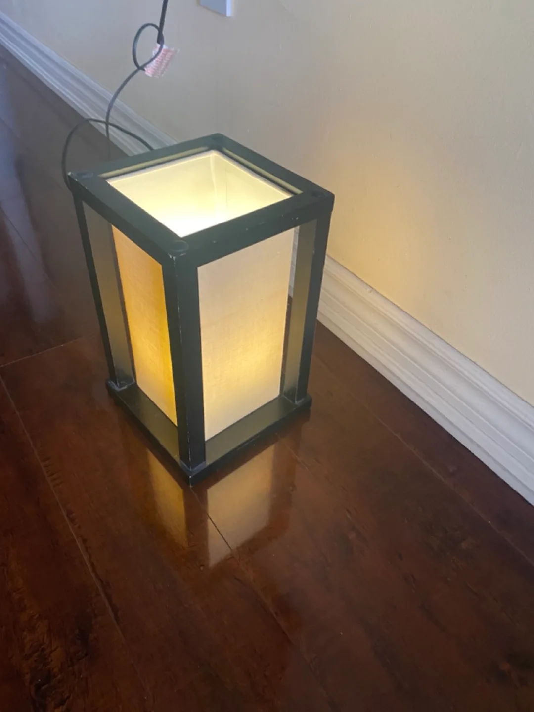 Modern Table Lamp, image indicator(2)