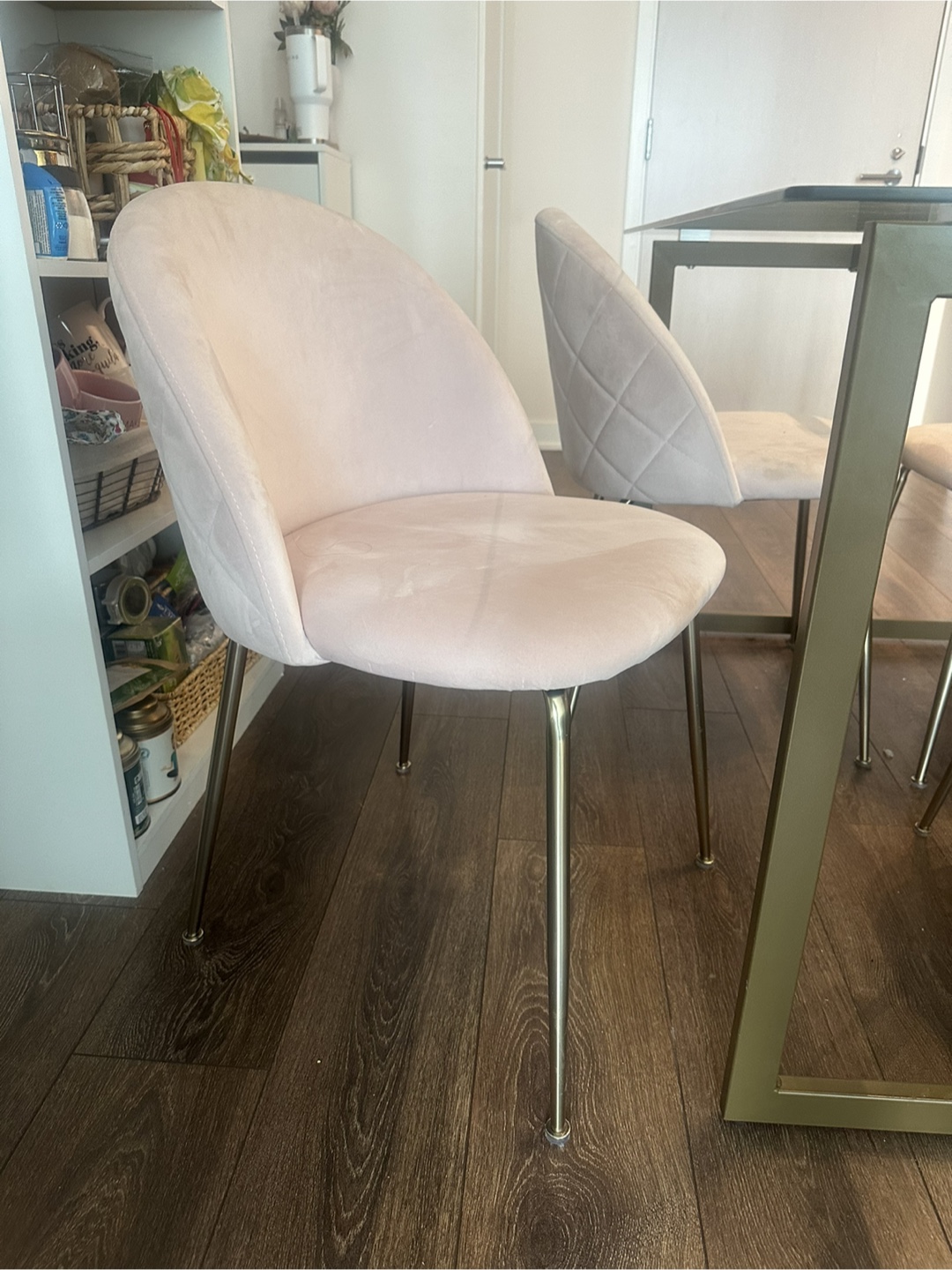 Glass-top dining table with four blush pink velvet chairs - photo 5