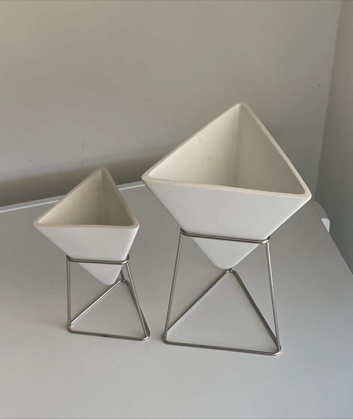 Umbra Triangular Planters - Set of Two image indicator(3)
