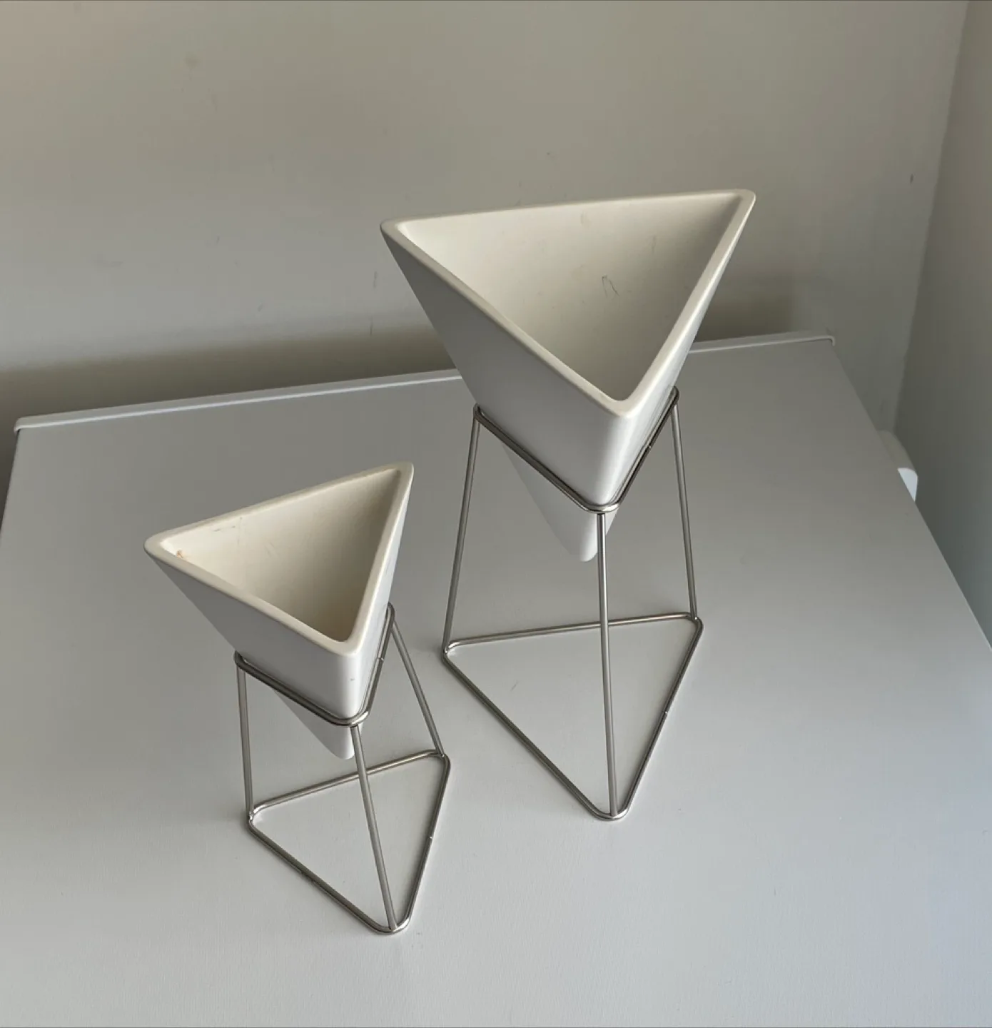 Umbra Triangular Planters - Set of Two image indicator(4)