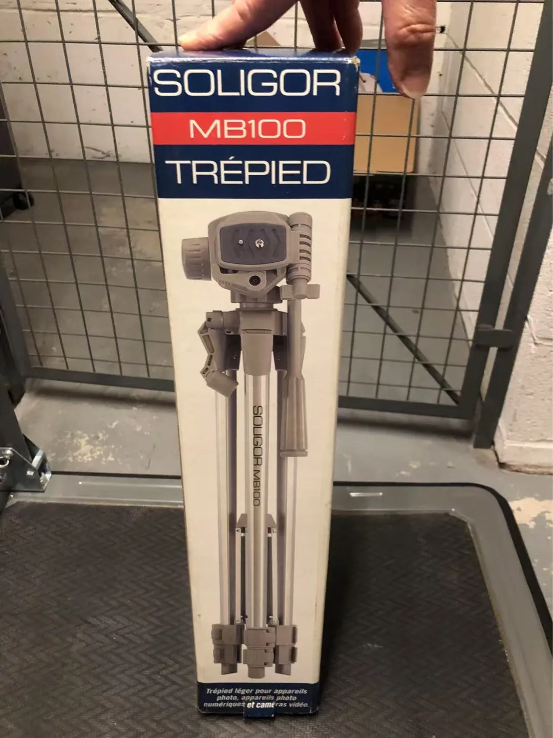 Soligor MB100 Tripod - BRAND NEW in Box thumbnail