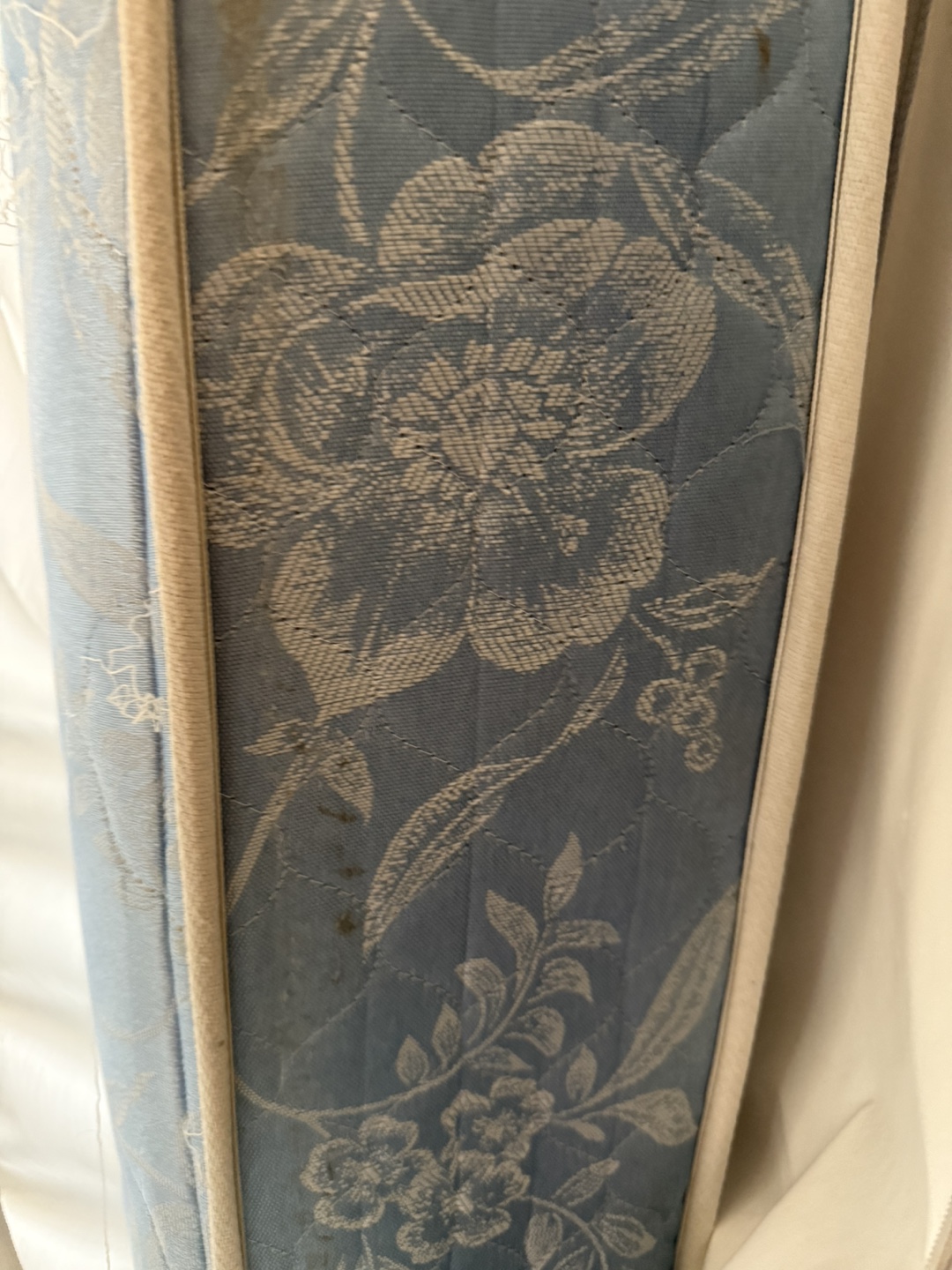 Queen Mattress 7” - photo 4