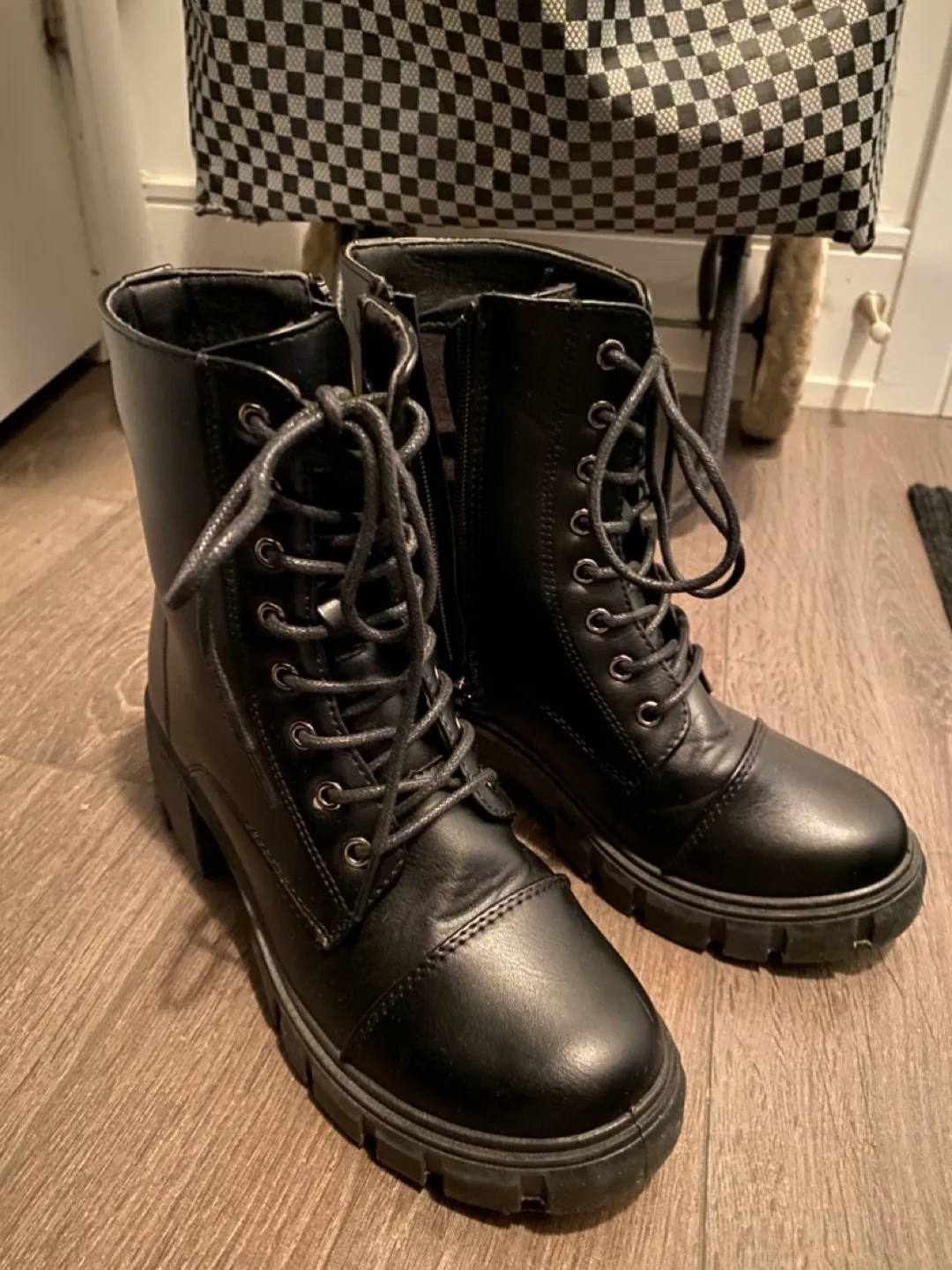 Urban Planet boots size 7 thumbnail