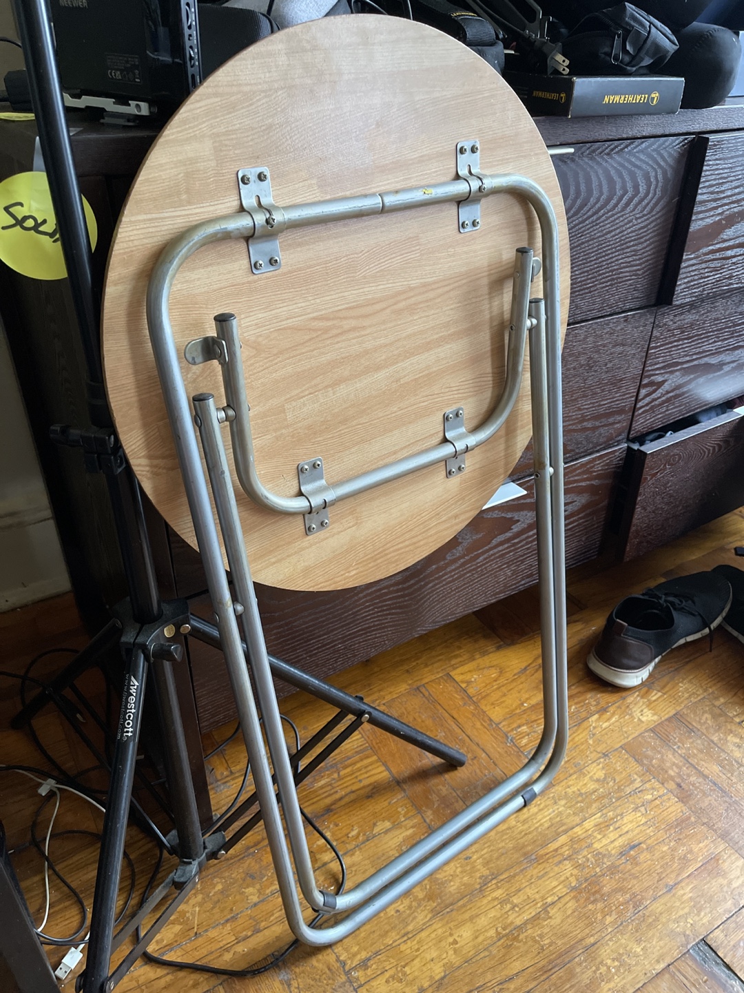 Small Round Folding Table - photo 2