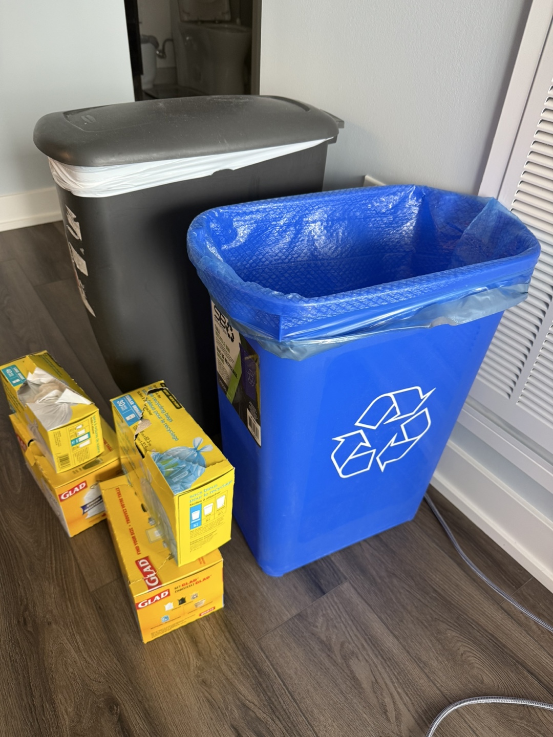 Garbage and recycling bins with bags - photo 3