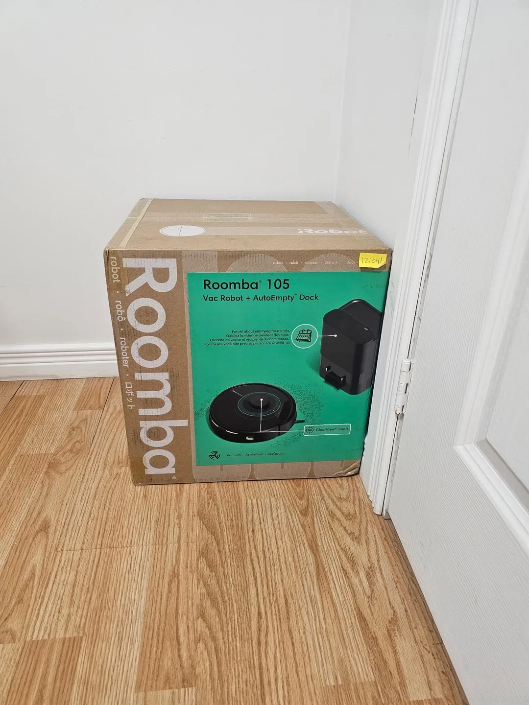 iRobot Roomba 105 Robot Vacuum with AutoEmpty Dock (BRAND NEW) thumbnail