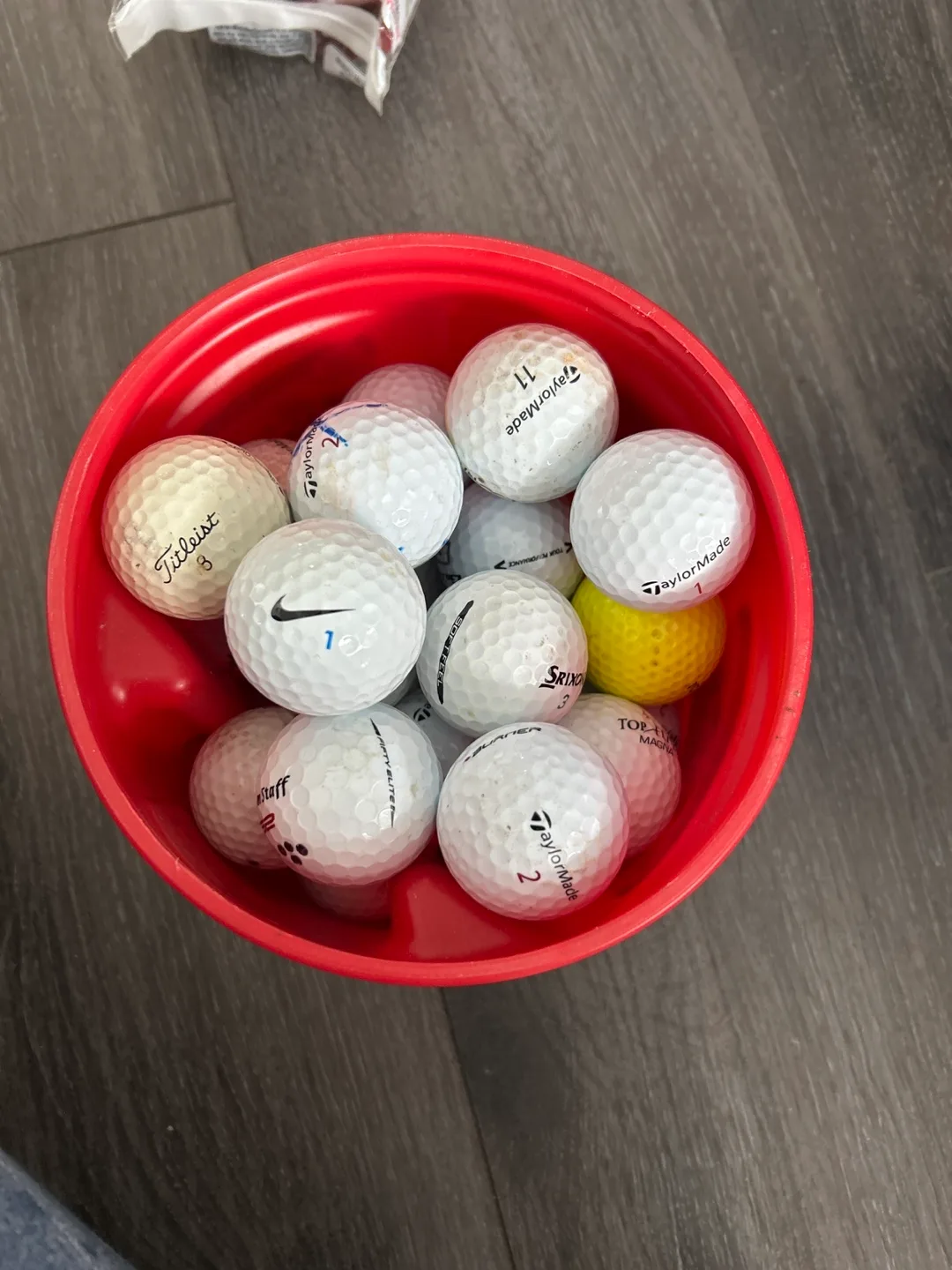 Bucket of Used Golf Balls (25) thumbnail