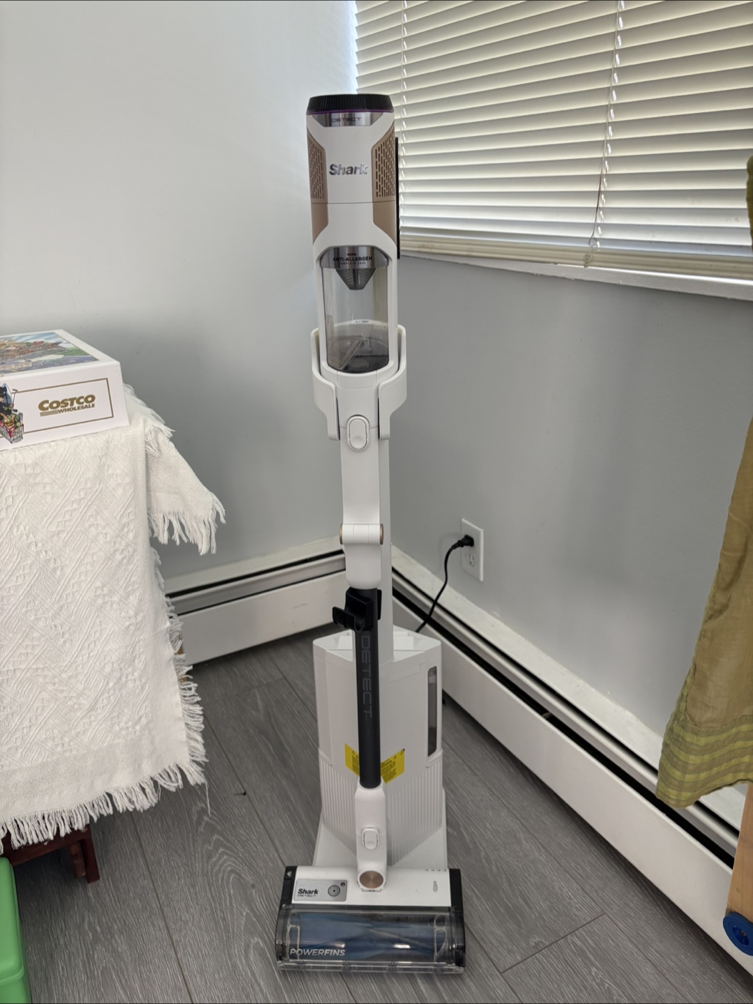 Shark Vacuum - detect clean and empty auto-empty system - photo 2