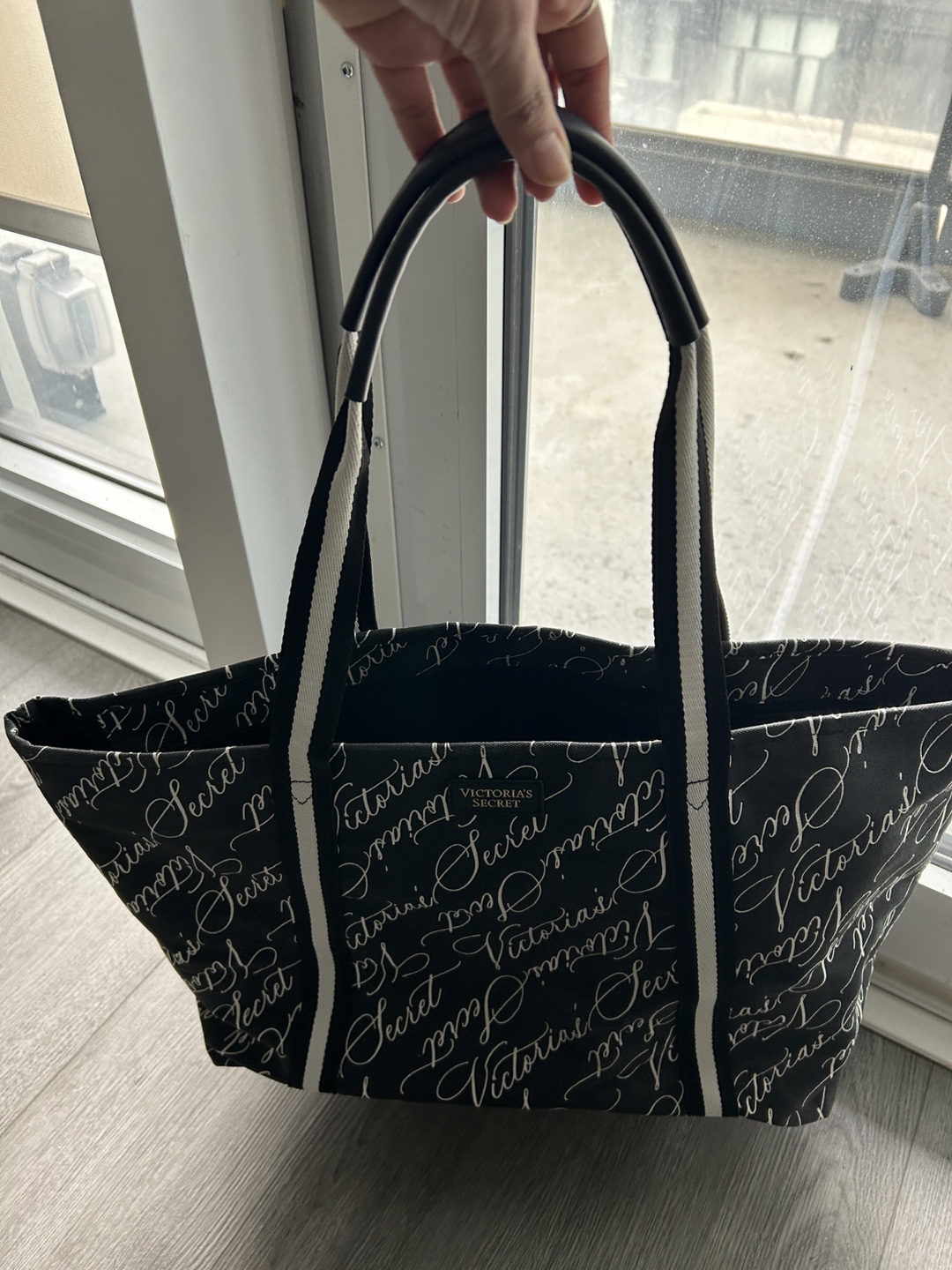 Victoria's Secret Black and White Tote Bag - photo 5