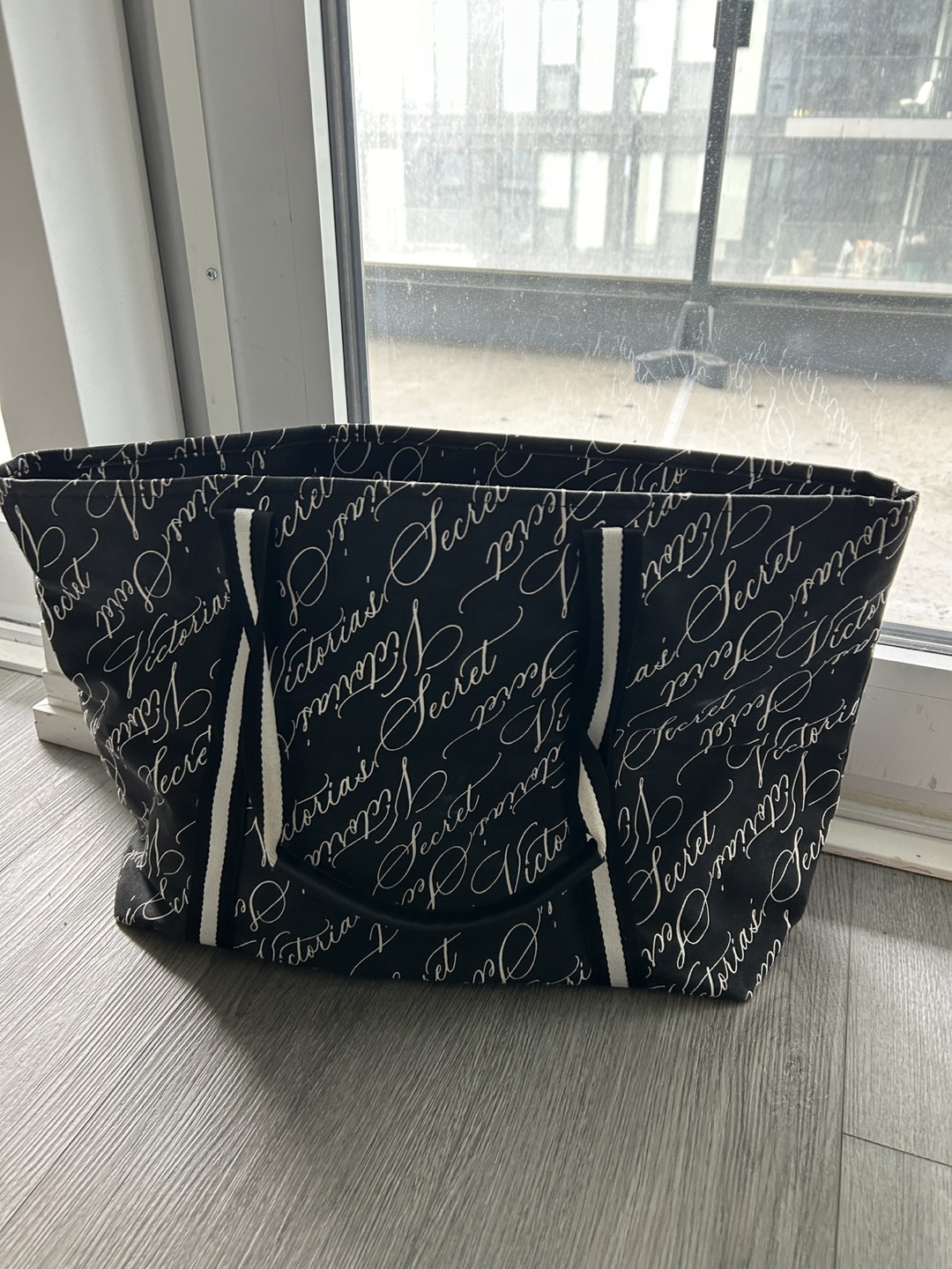 Victoria's Secret Black and White Tote Bag - photo 2