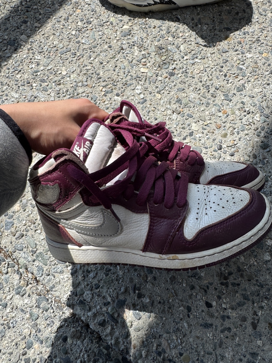 Nike Air Jordan 1 High OG BordeauxSize 4Y