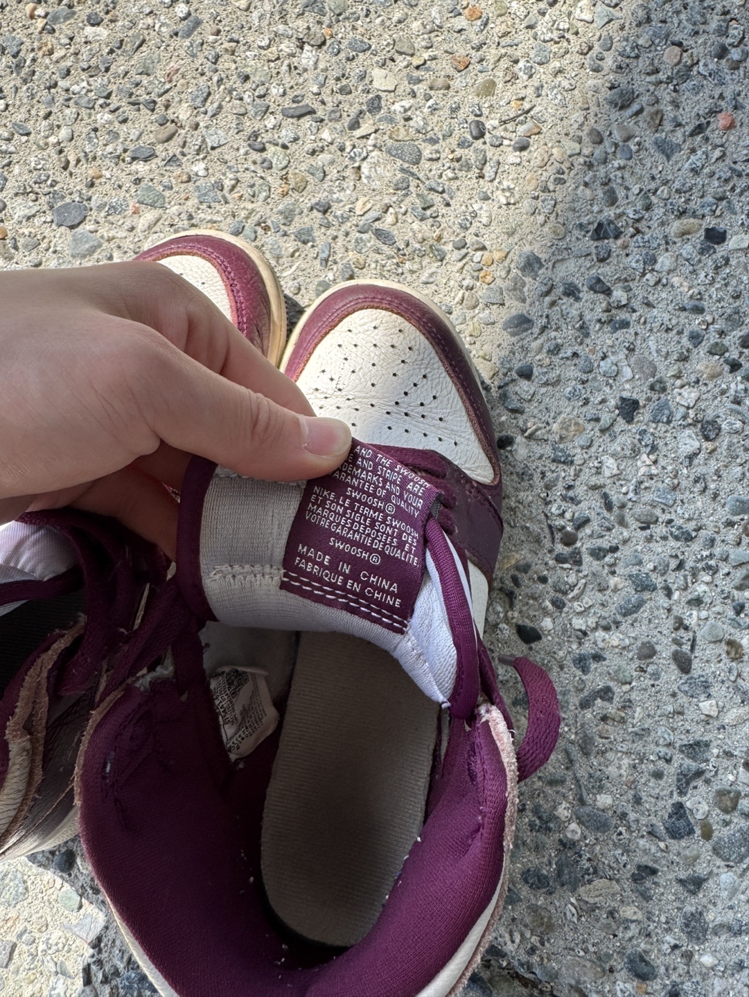 Nike Air Jordan 1 High OG BordeauxSize 4Y - photo 2