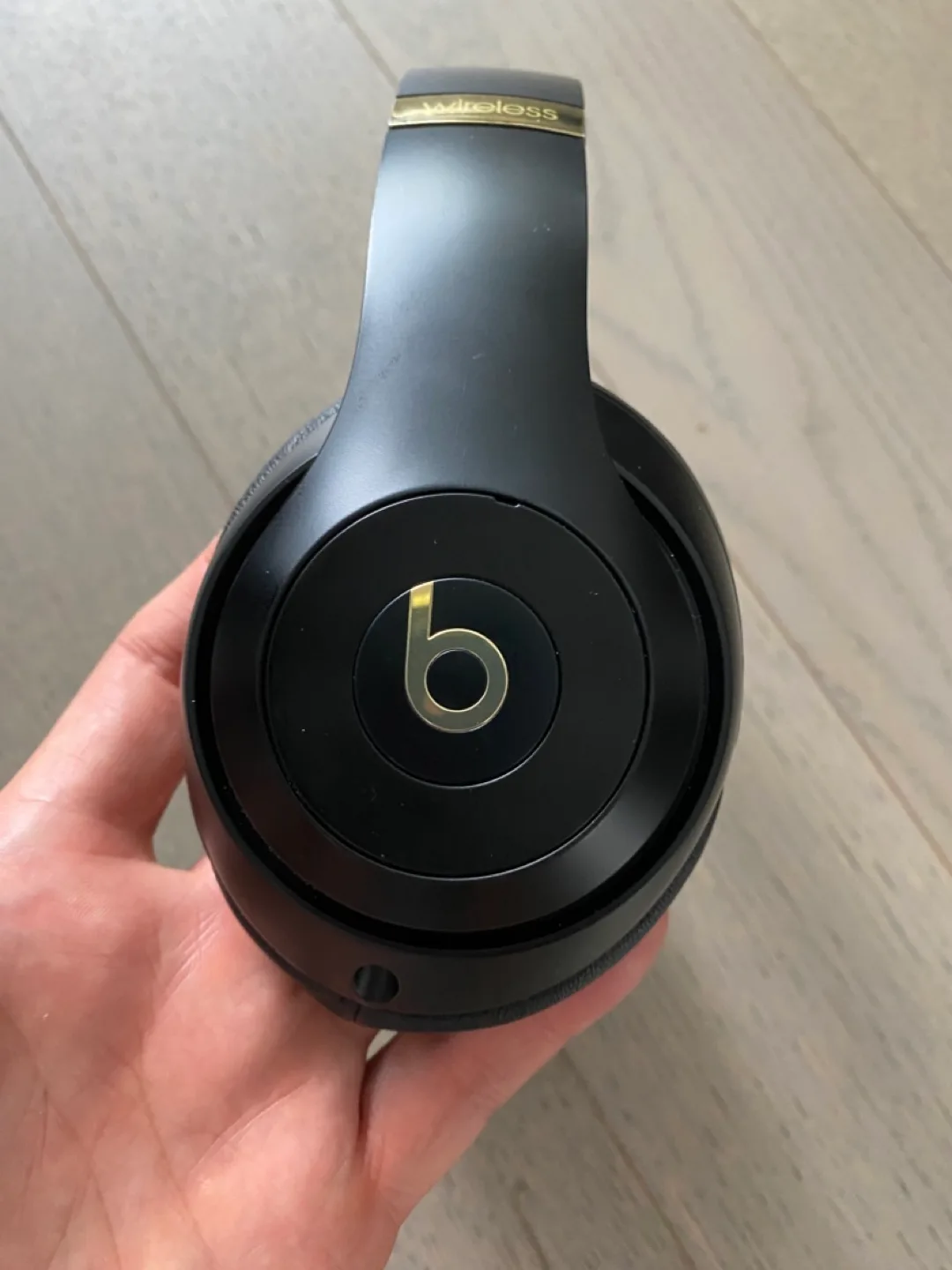 Beats Studio3 Wireless Headphones - Black/Tan image indicator(3)