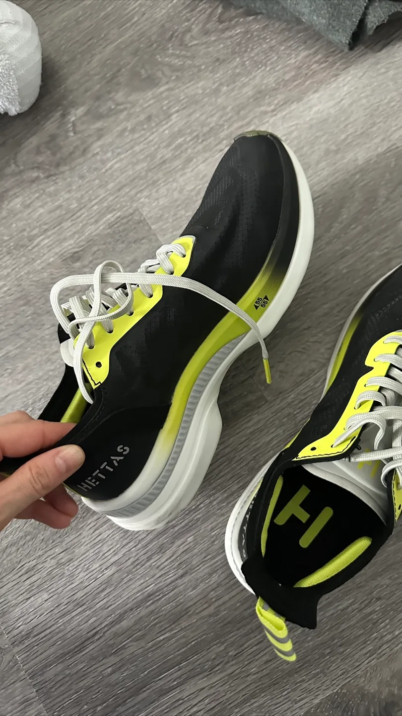 Hettas Women's Size US 6.5 Black & Neon Yellow Sneakers image indicator(5)