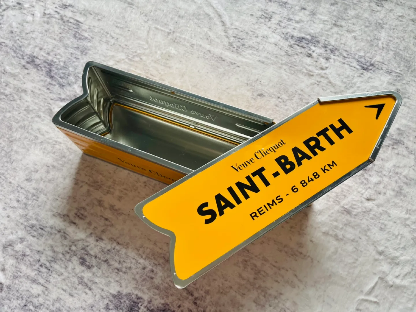Veuve Clicquot Saint-Barth Gift Box thumbnail