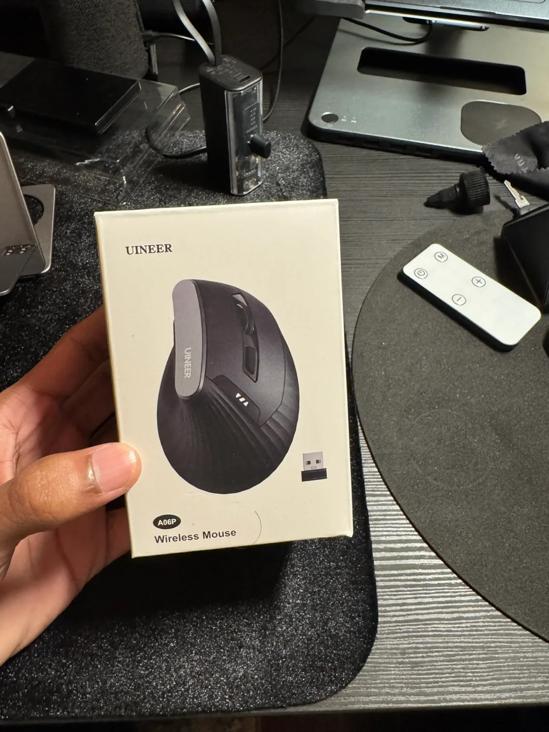 UINEER A06P Wireless Vertical Ergonomic Mouse thumbnail
