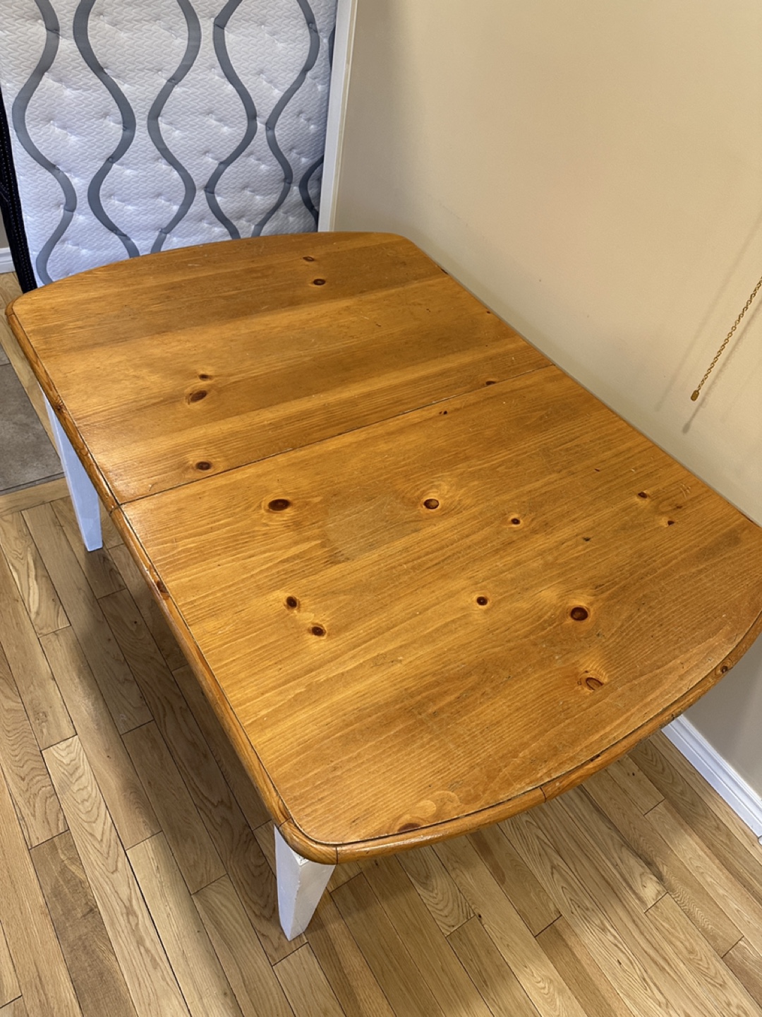 Gorgeous Extendable Wood Dining Table (CAN DELIVER) - photo 2