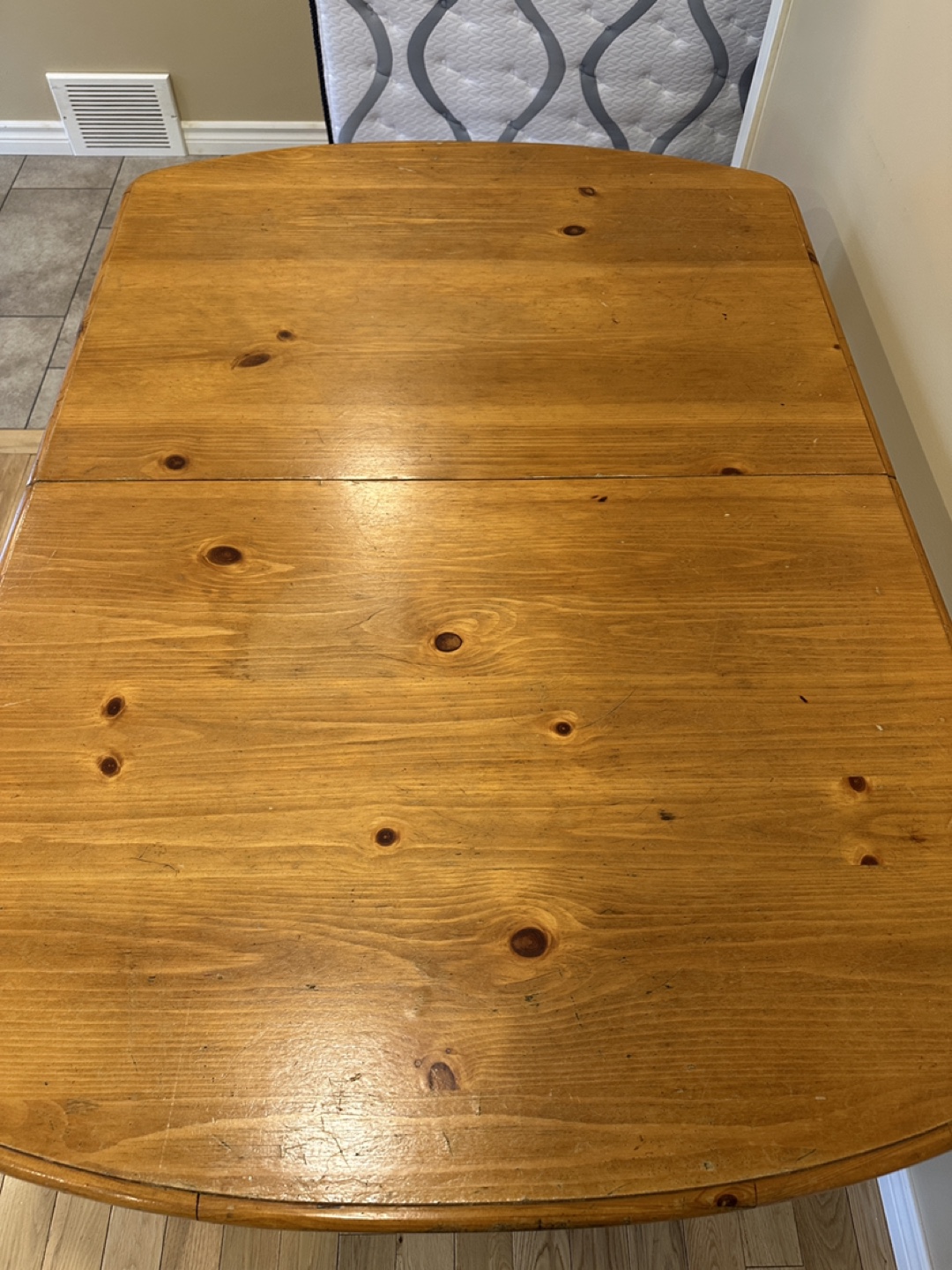 Gorgeous Extendable Wood Dining Table (CAN DELIVER) - photo 4