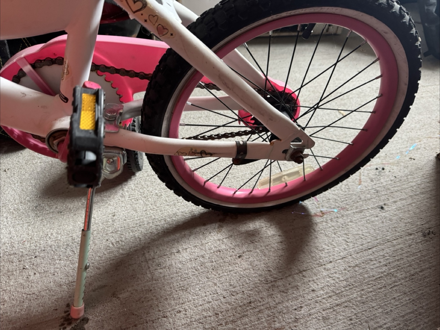 Girls' Pink and White Bike 18” - photo 4