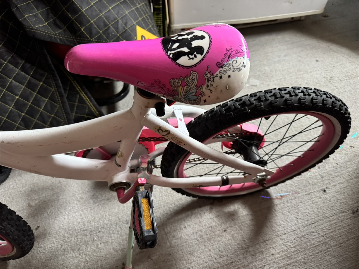 Girls' Pink and White Bike 18” - photo 3