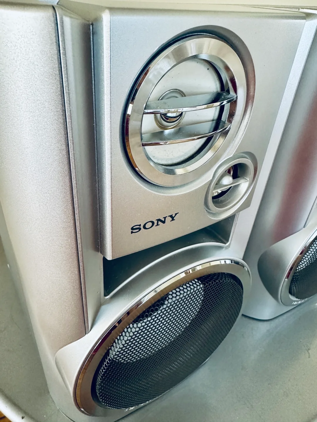Sony Stereo Speakers - Silver image indicator(2)