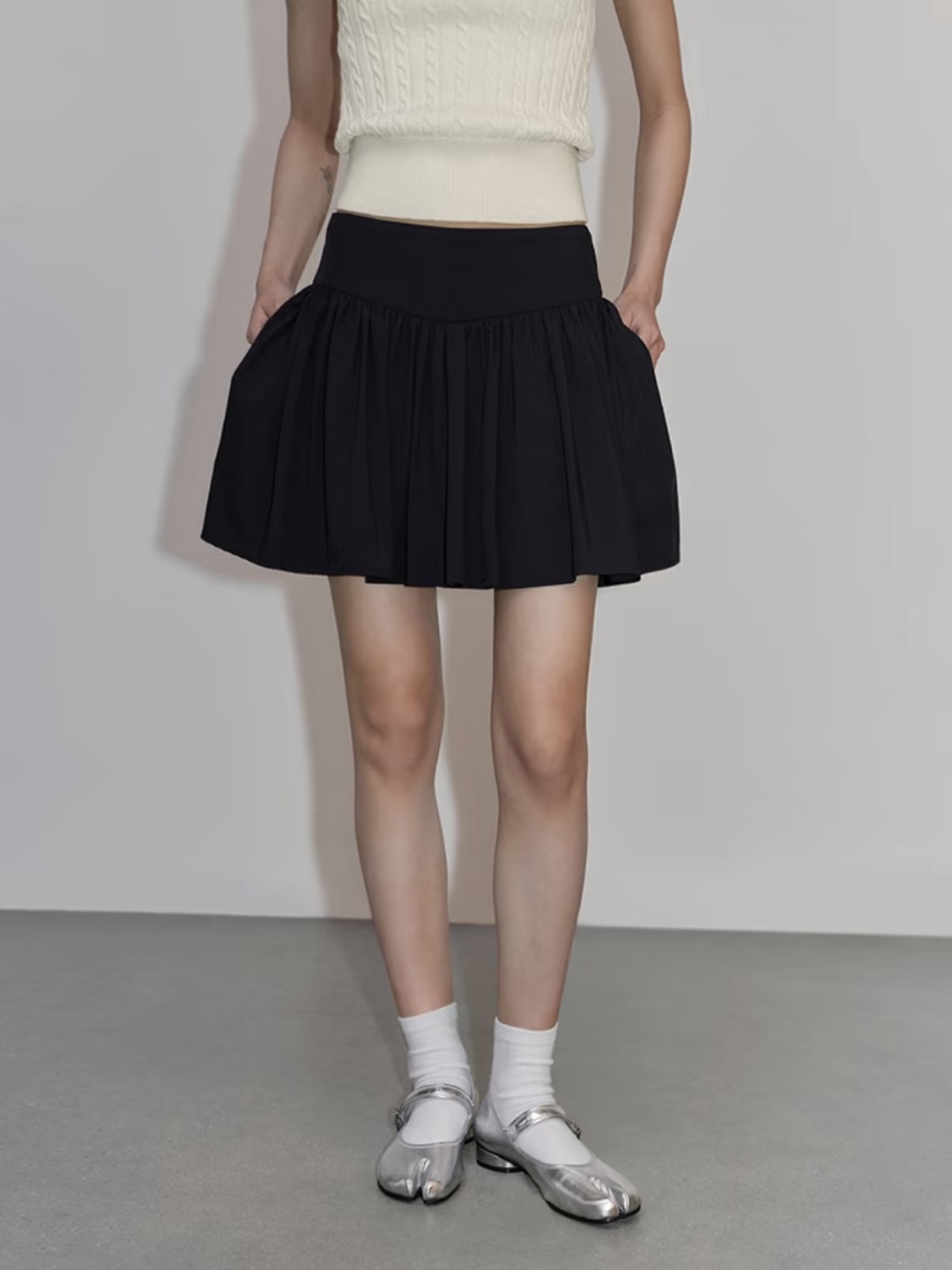 Black Mini Skirt Size M - photo 4