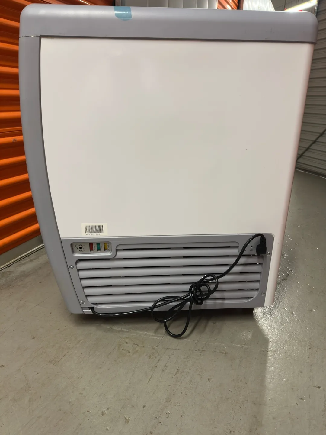 AvantiCo 36" Display Freezer - Excellent Condition image indicator(4)