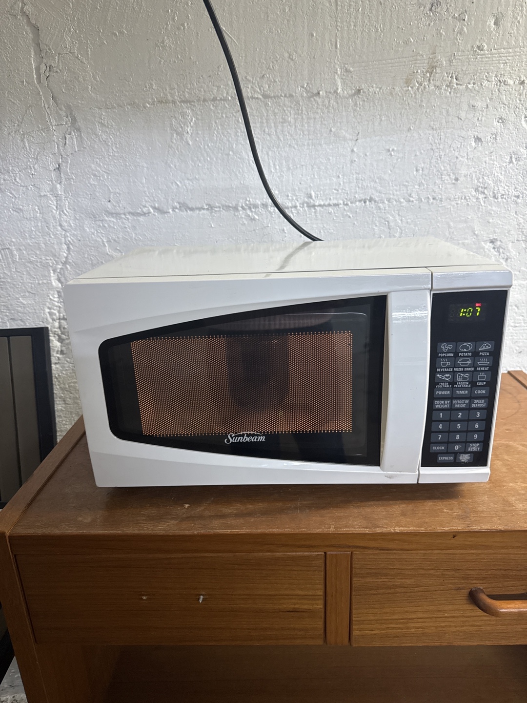 Sunbeam 700-Watt Microwave