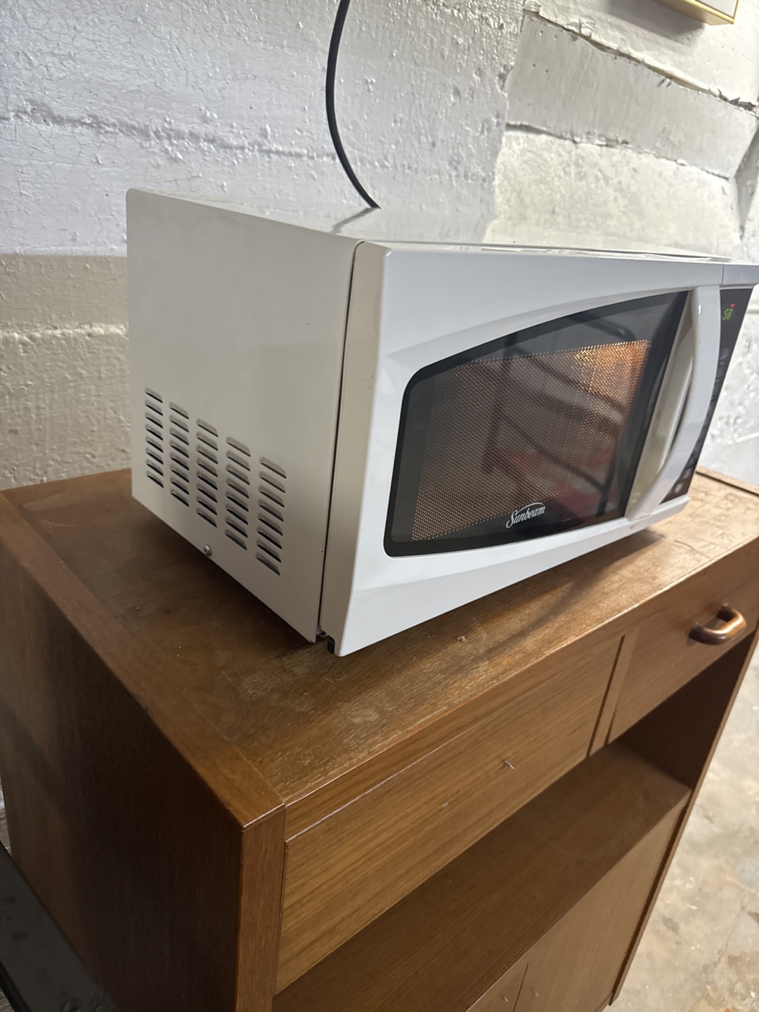 Sunbeam 700-Watt Microwave - photo 4
