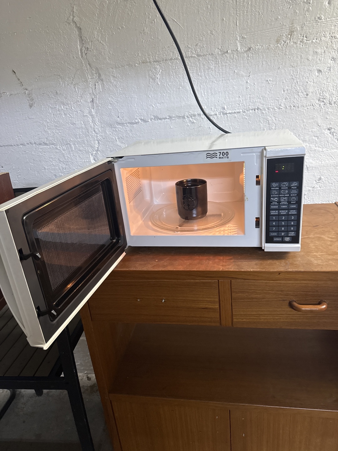 Sunbeam 700-Watt Microwave - photo 3