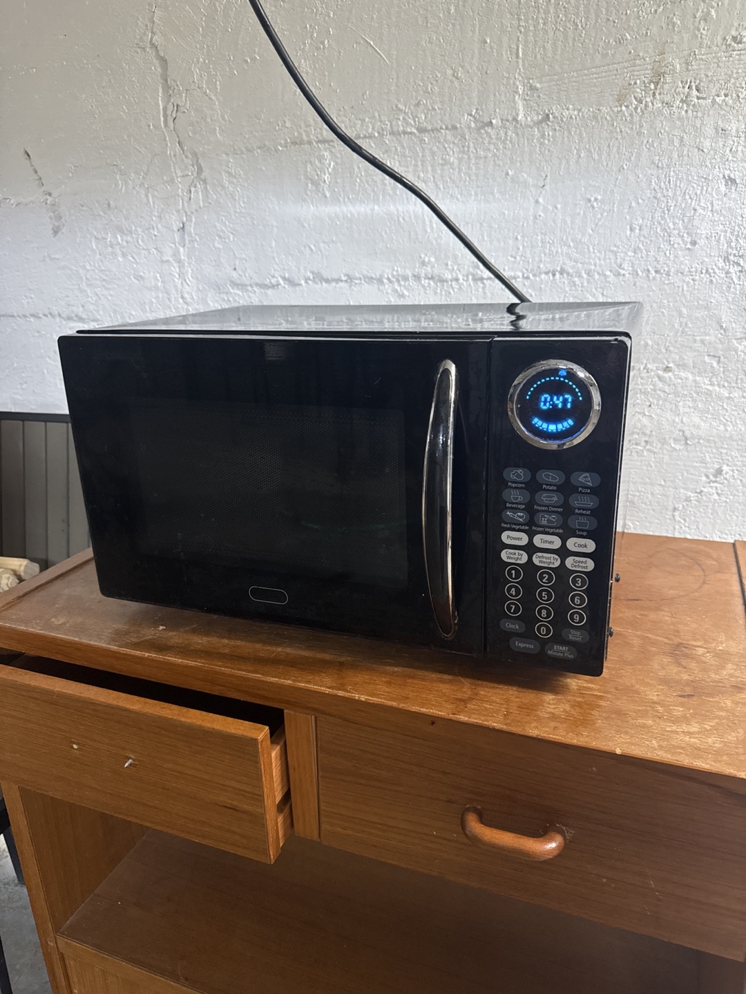 900-Watt Black Microwave