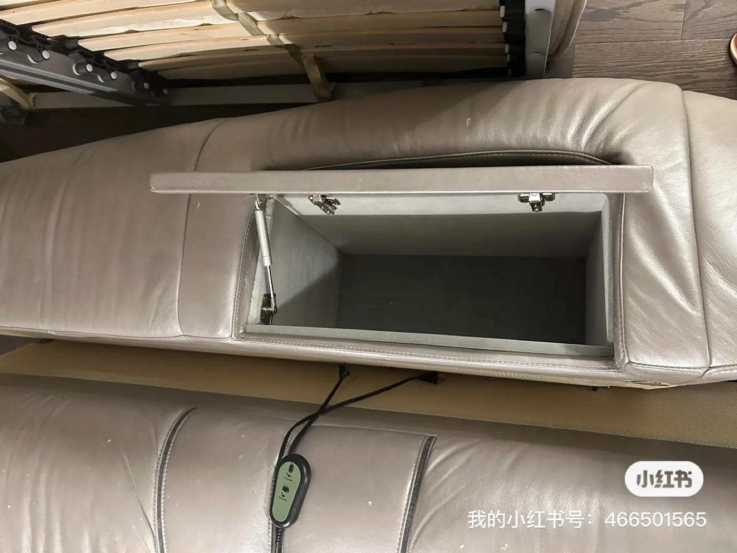 Luxury Leather Sofa Bed with Adjustable Headrests and Storage image indicator(5)