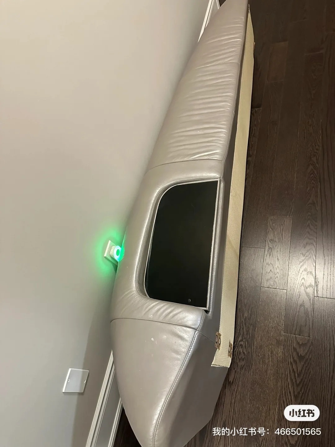 Luxury Leather Sofa Bed with Adjustable Headrests and Storage image indicator(6)