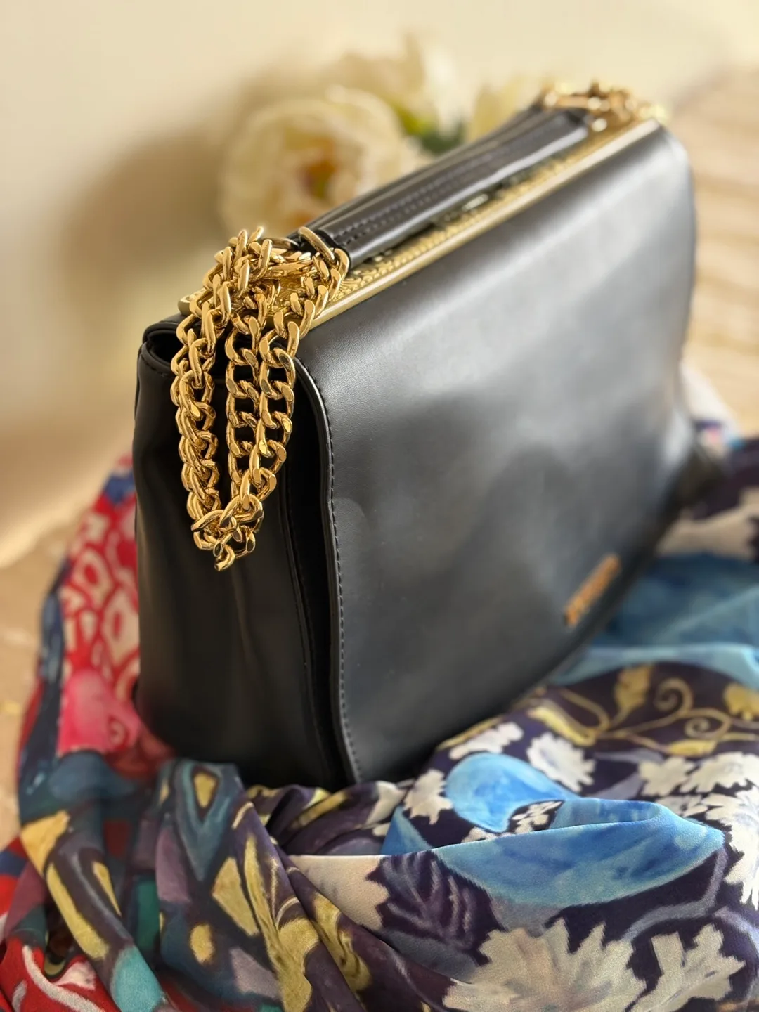 Love Moschino Black Chain Bag image indicator(2)