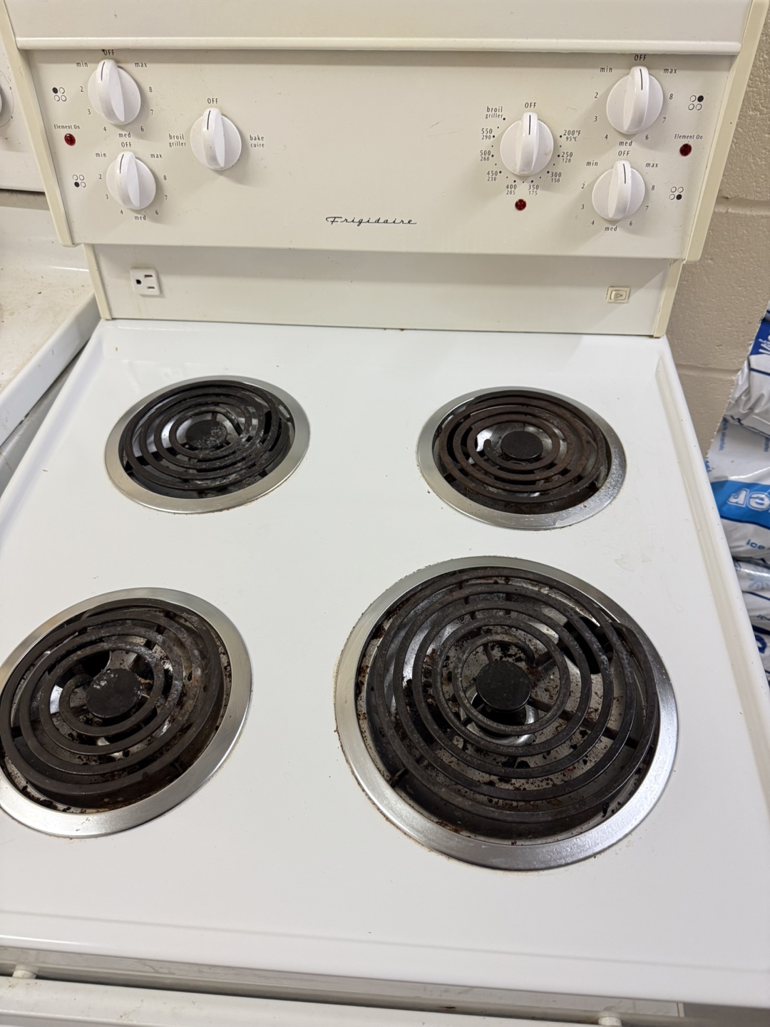 Frigidaire Electric Stove 24”