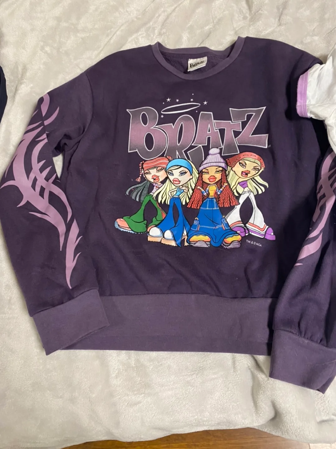 Bratz Girls Graphic T-Shirt and Sweatshirt Set image indicator(2)
