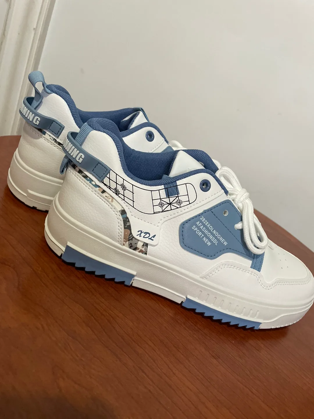 New Women's Casual Sneakers Size 39 image indicator(2)