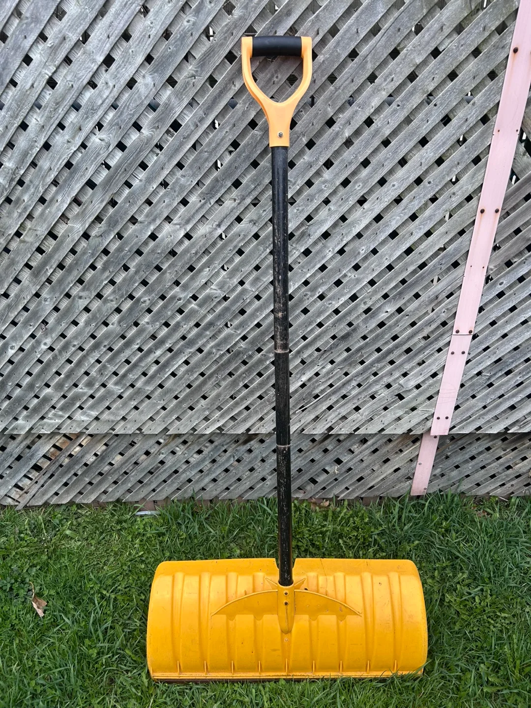 Yellow Winter Shovel image indicator(2)