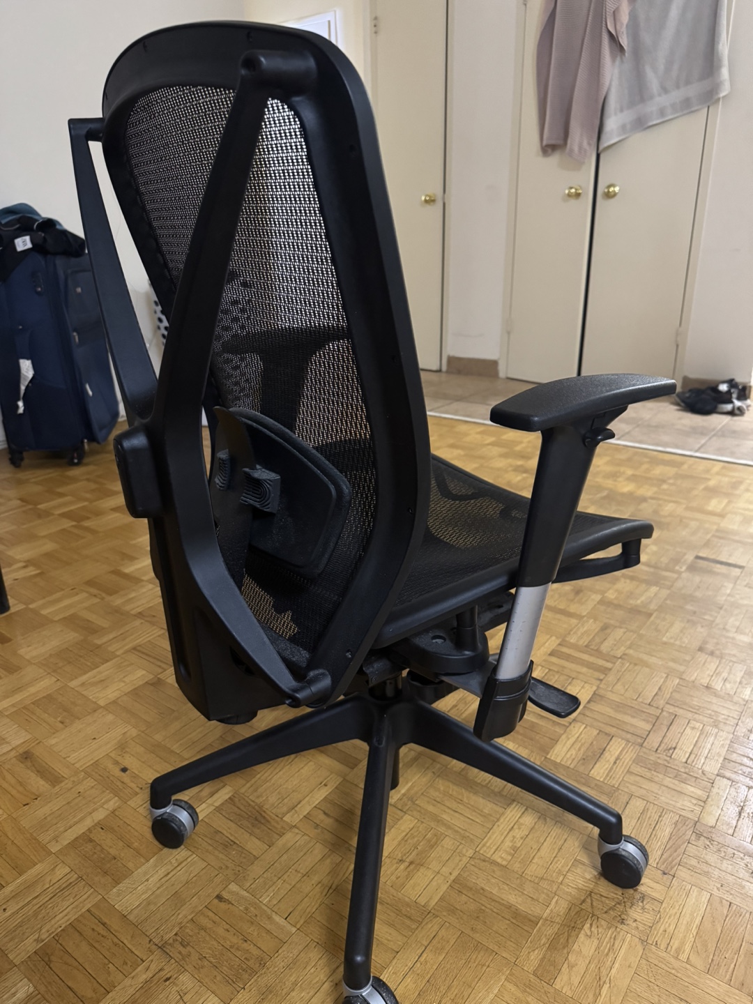 Ergonomic Mesh Office Chair - photo 3