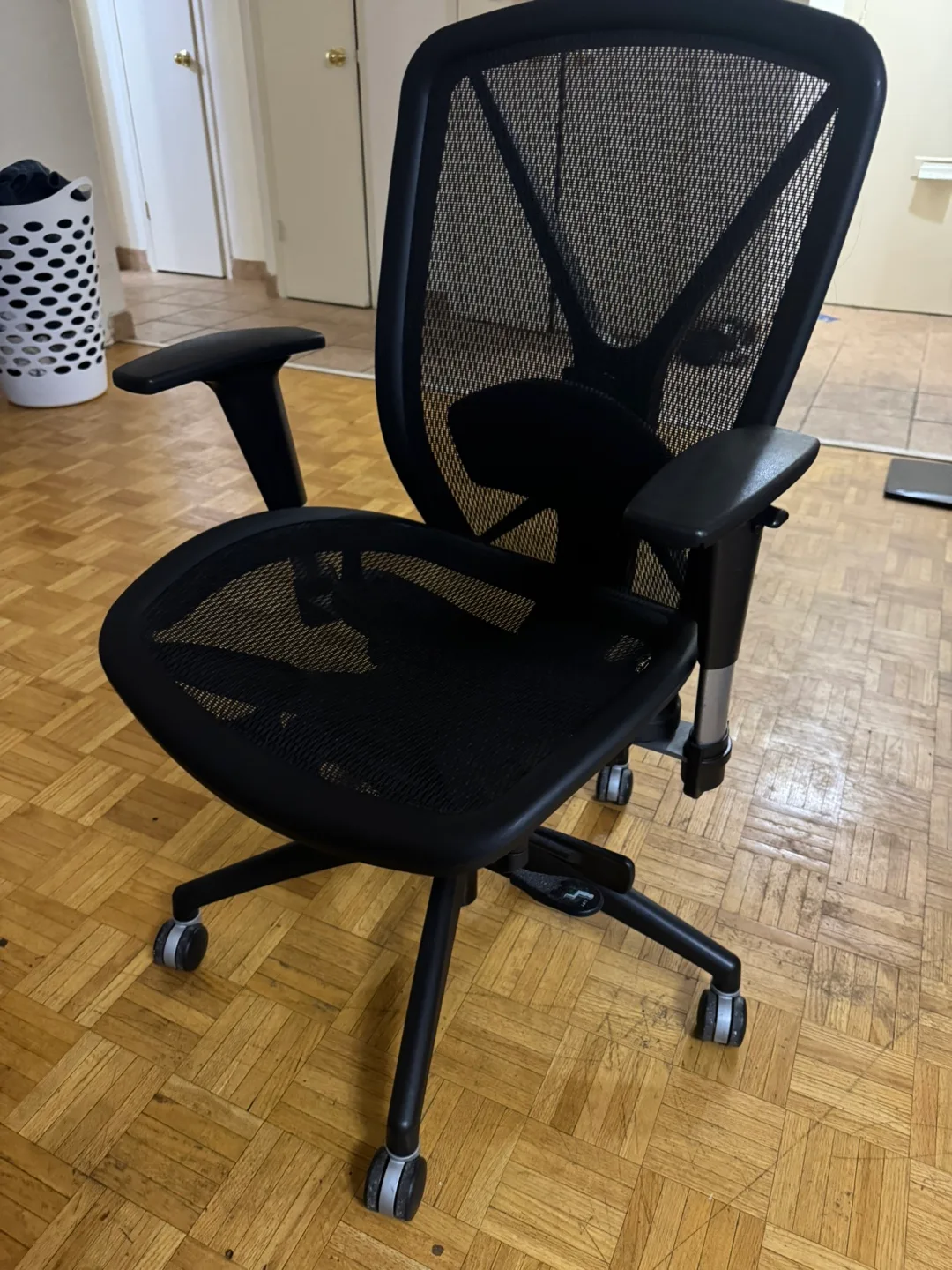 Ergonomic Mesh Office Chair thumbnail