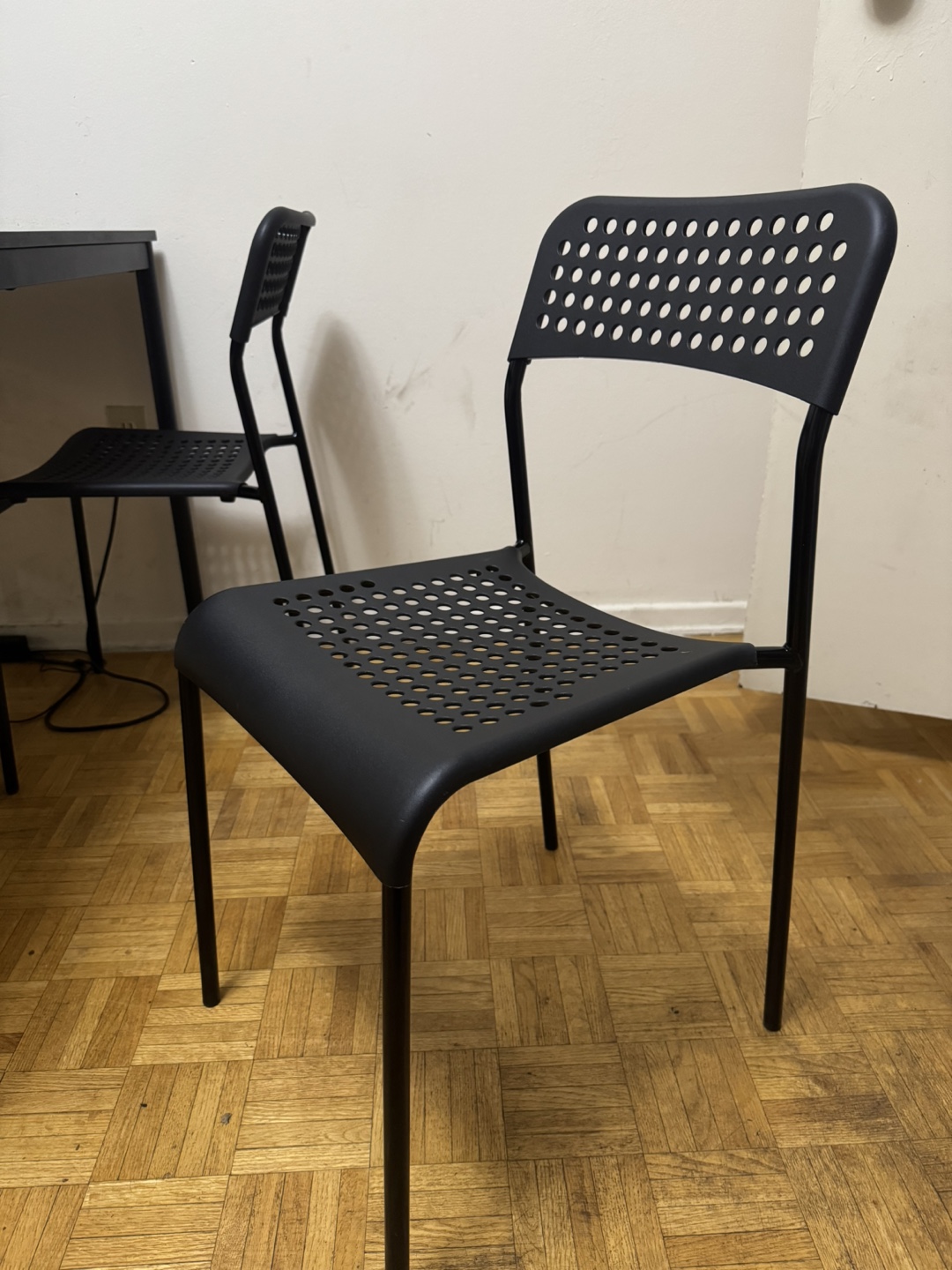 Black dining table and four chairs set - photo 2