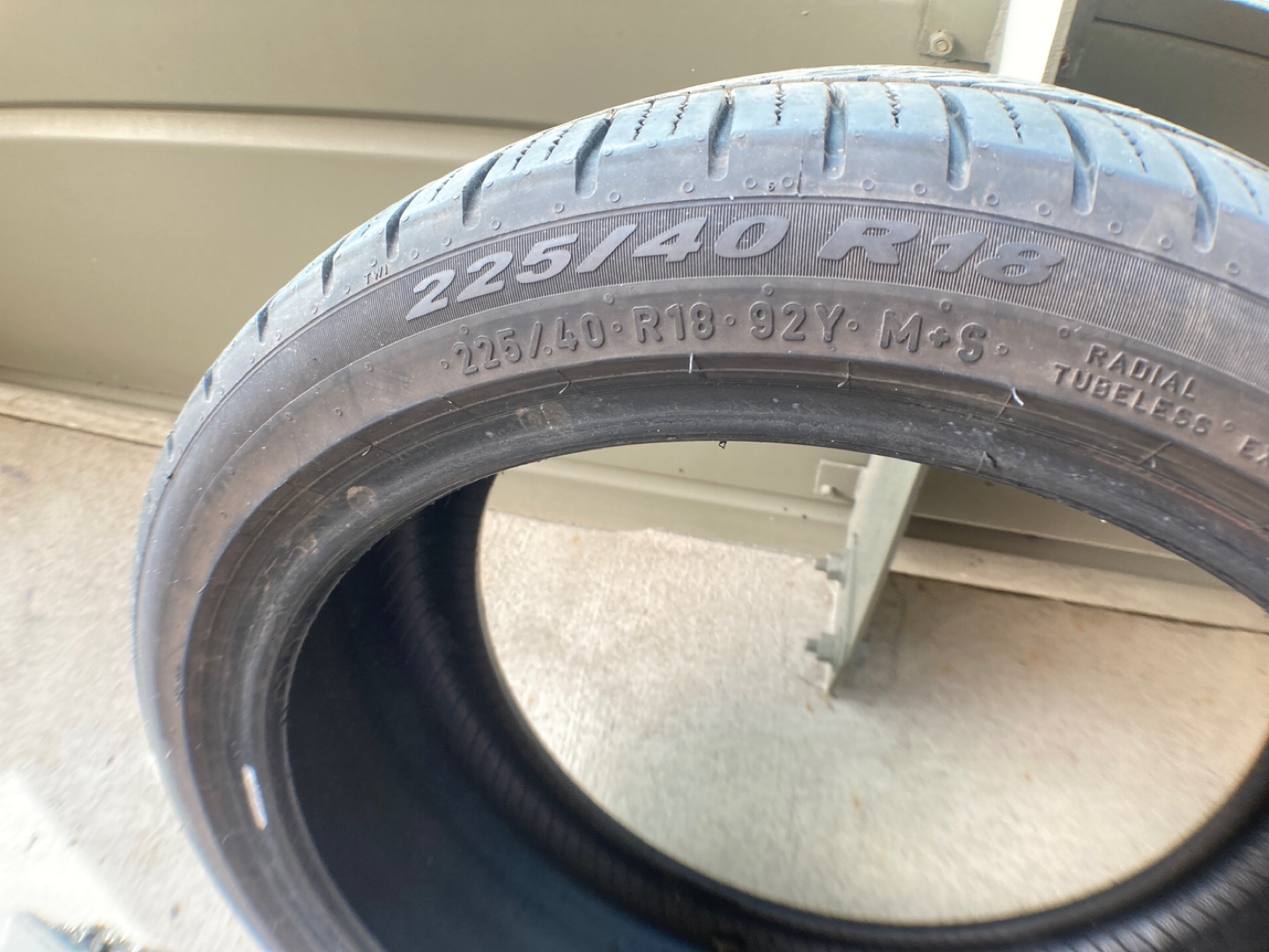 Used 225/40 R18 92Y Pirelli, Run Flat Tires