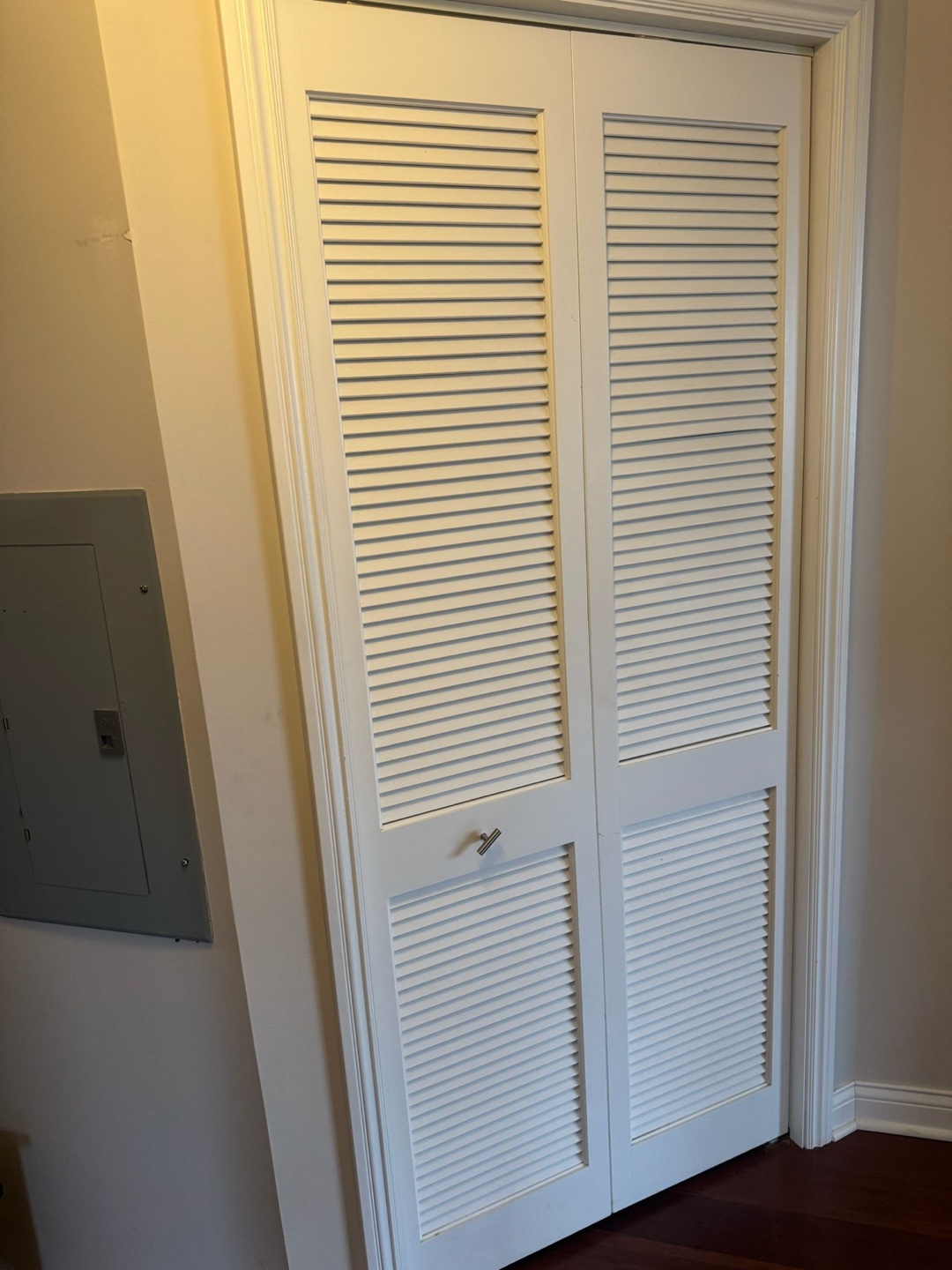White Louvered Bi-fold Closet Doors - photo 2