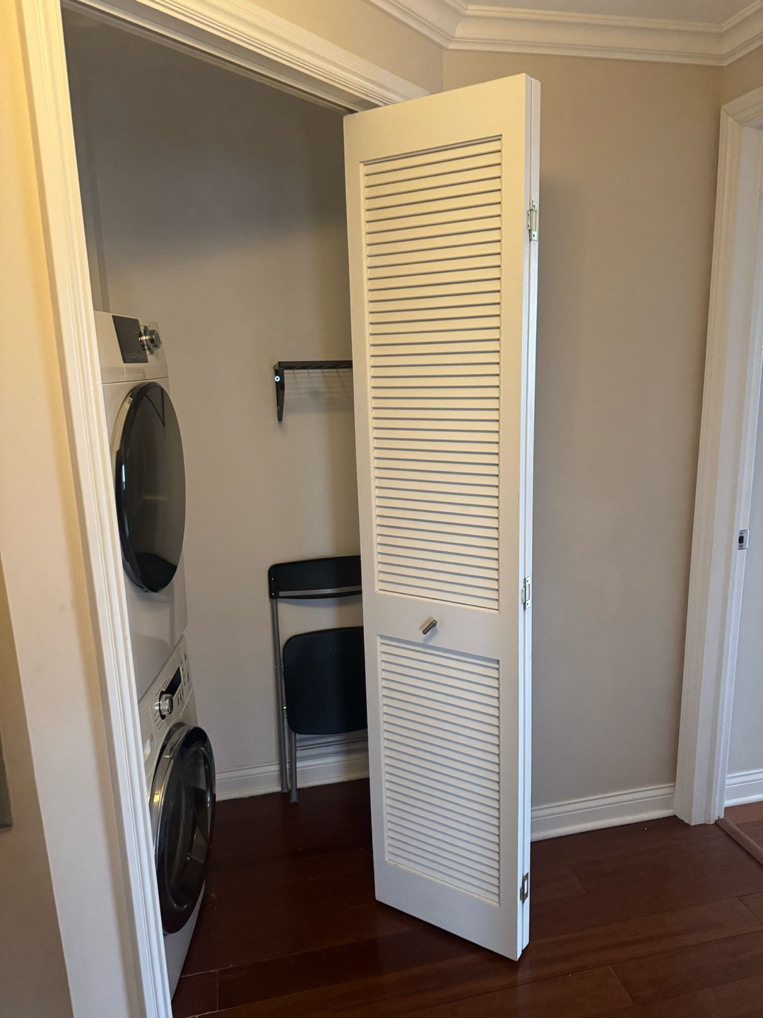 White Louvered Bi-fold Closet Doors - photo 3
