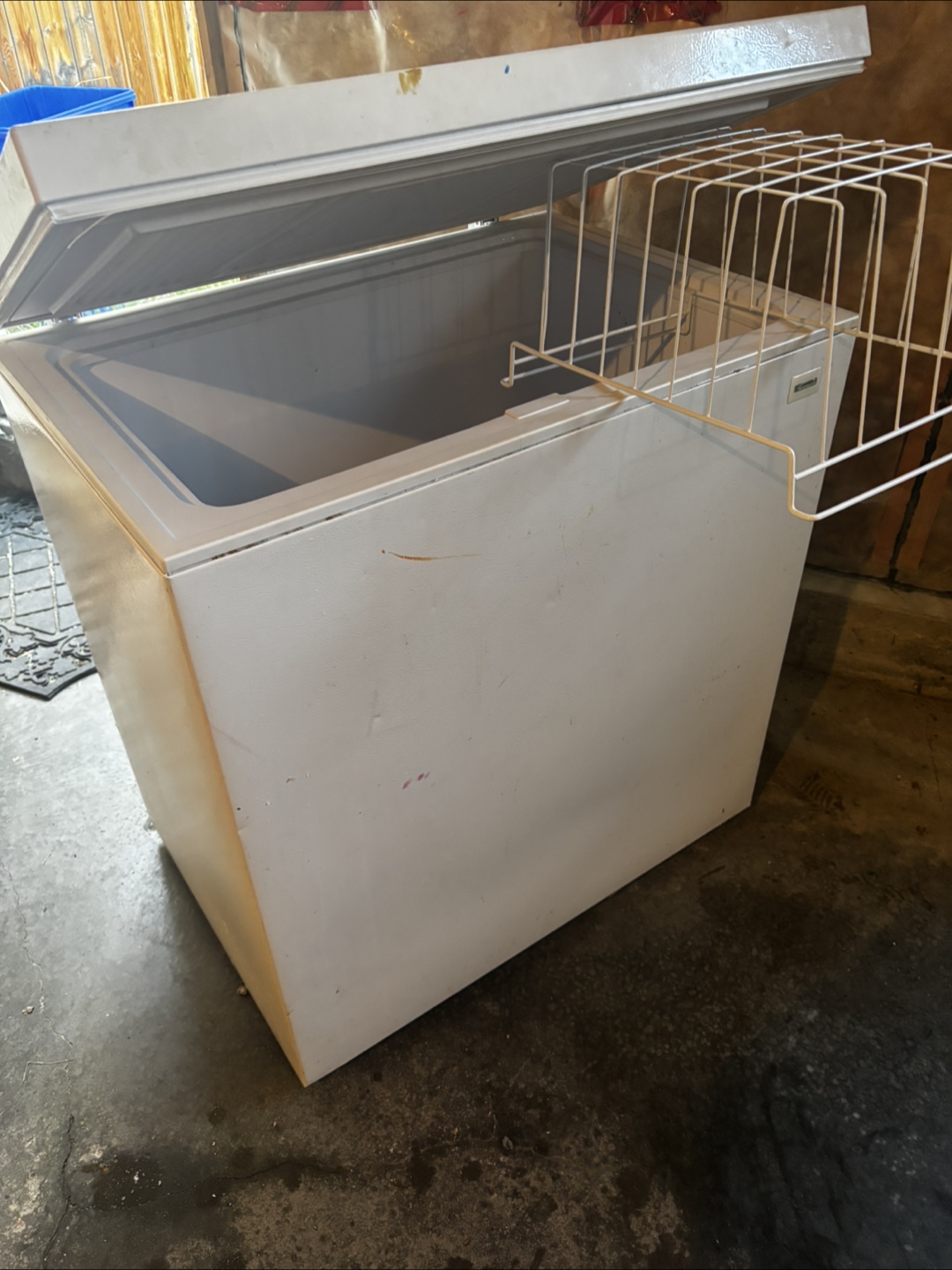White Chest Freezer - photo 2