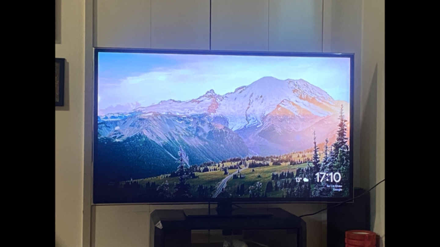 LG 47-inch LED TV with Full Motion TV Wall Mount and Chromecast