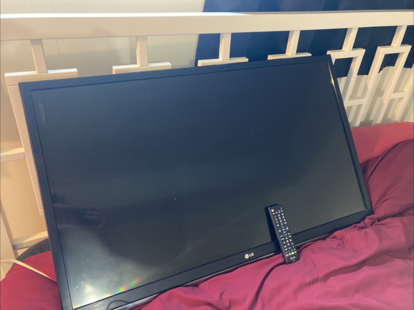 LG 47-inch LED TV with Full Motion TV Wall Mount and Chromecast - photo 2