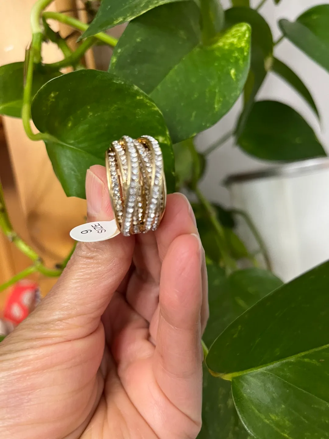 Gold plated white zircon Ring Size 9 image indicator(4)